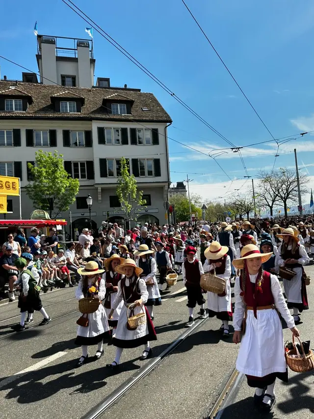 7 Potret Seru Acha Septriasa Jalani Liburan ke Swiss di Momen Lebaran