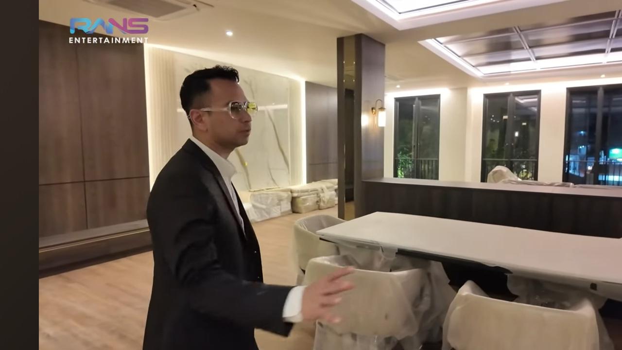 5 Potret Rumah Baru Raffi Ahmad Full Marmer dengan Sentuhan Kayu, Dibuat Khusus Untuk 'Si Pulen' Baby Lily?