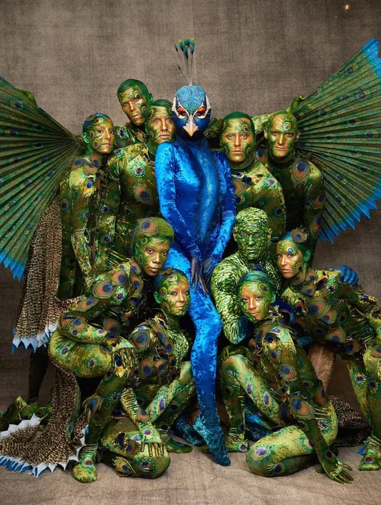 Untuk mewujudkan fantasi burung meraknya, Klum bekerja dengan beberapa seniman profesional berbeda untuk melakukan transformasi selama enam jam.  [Foto: IG/!heidiklum]