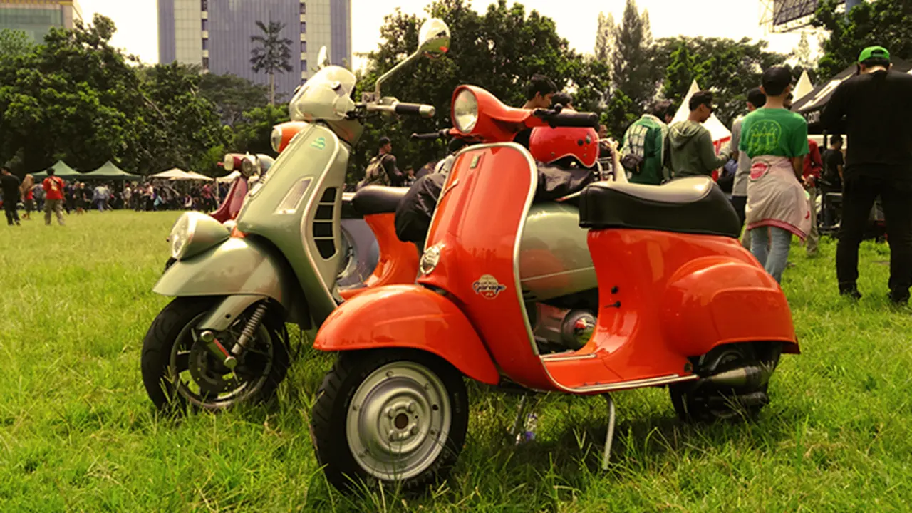 Oranye nan Cantik Vespa 50 Special 
