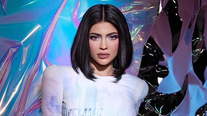 Hadiri Acara Amal Kylie Jenner Bikin Heboh Dengan Nyanyian Rise