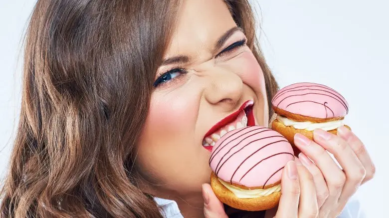 Yuk, intip trik cerdas makan enak tanpa harus takut berat badan bertambah! (Sumber Foto: Shutterstock/The List)