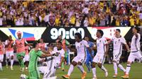 Selebrasi para pemain Kolombia setelah berhasil menembus babak semifinal Copa America 2016. (AFP)