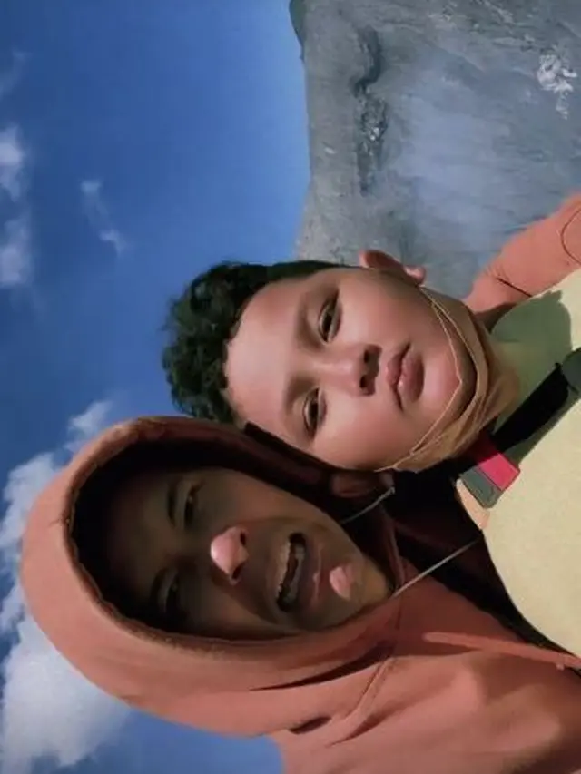 Mulai Go Public, Ini 6 Potret Liburan Via Vallen dan Chevra Yolandi di Bromo