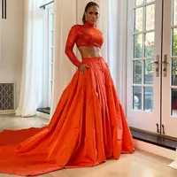 JLo dengan gaun glamour dan tubuh fitnya | instagram.com/jlo