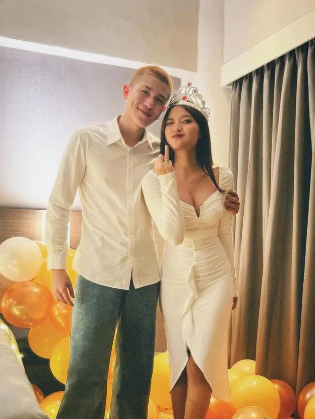 Julian Jacob lamar kekasih baru