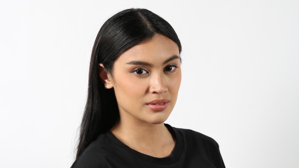 Naura Hakim Diramal Pakai Tarot Jelang Syuting Film Mama: Pesan Dari Neraka, Berujung Putus Cinta!