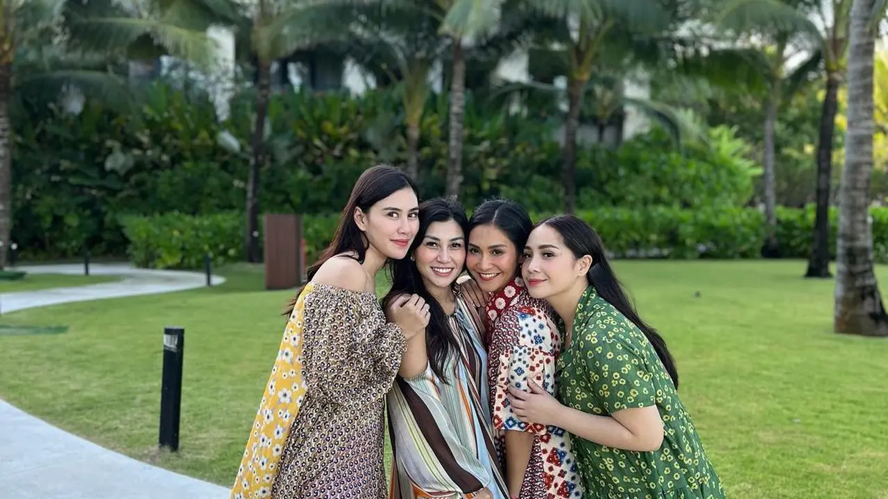 Potret Sibling Goals Geng Andara Nagita Slavina hingga Syahnaz Kenakan Gaun Resort di Bali
