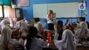 Kegiatan ini sekaligus mensosialisasikan dan memberikan pelajaran tambahan kepada para murid Sekolah Dasar Negeri (SDN) Pondok Labu 14 Jakarta. (Liputan6.com/Herman Zakharia)