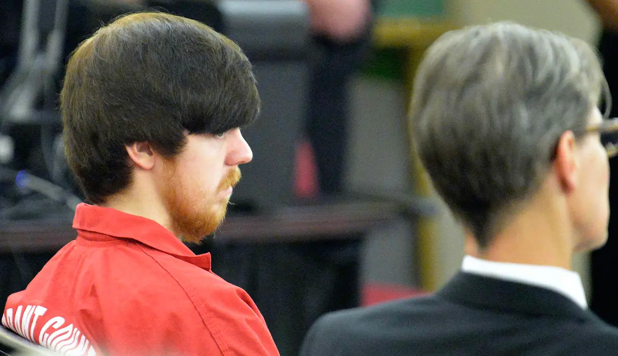 Ethan Couch pengidap " affluenza " menjalani persidangan di Tim Curry Justice Center, Texas 13 April 2016. Pemuda asal Texas ini disidang karena ia pernah mengemudi sambil mabuk dan menabrak sekelompok orang, Empat orang tewas. ( REUTERS)