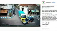 Apes, Sopir Truk Menabrak Mobil Polisi