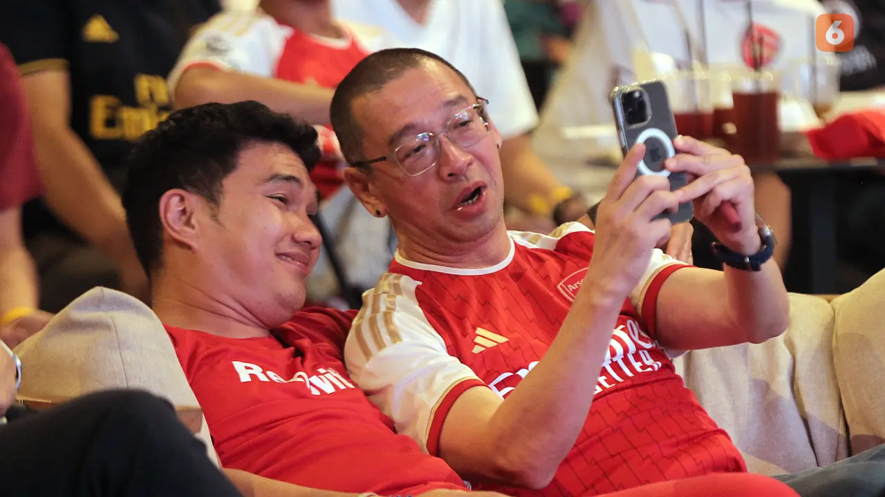 Foto: Arsenal Menang Lawan Wolves, Aldi Taher Akhirnya Pakai Baju Bergambar Coach Justin