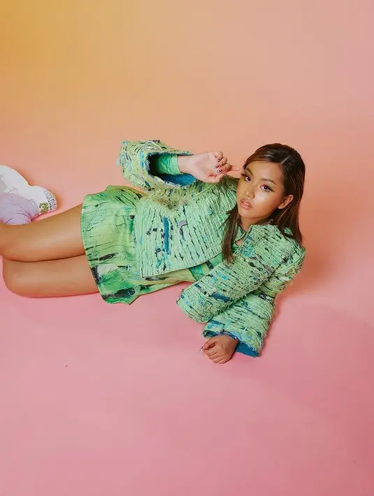 Menempuh pendidikan dibidang seni, Naja Dewi Maulana punya gaya berpakaian yang nyentrik dan fashionable. (FOTO: instagram.com/najandmm/)