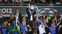 Roberto Di Matteo sukses membawa Chelsea meraih trofi Liga Champions 2011-2012 (zimbio.com)
