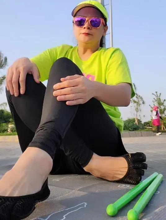 Shezy Idris menambahkan, setelah selesai jualan, anaknya selalu menanyakan laku tidak. Betapa senangnya anak-anak saat jualan ibunya laku. "Asik kita bisa jajan dong, anakku yang laki bisa ngomong ke adiknya," kata Shezy menirukan anaknya. [Instagram/shezy_idris]