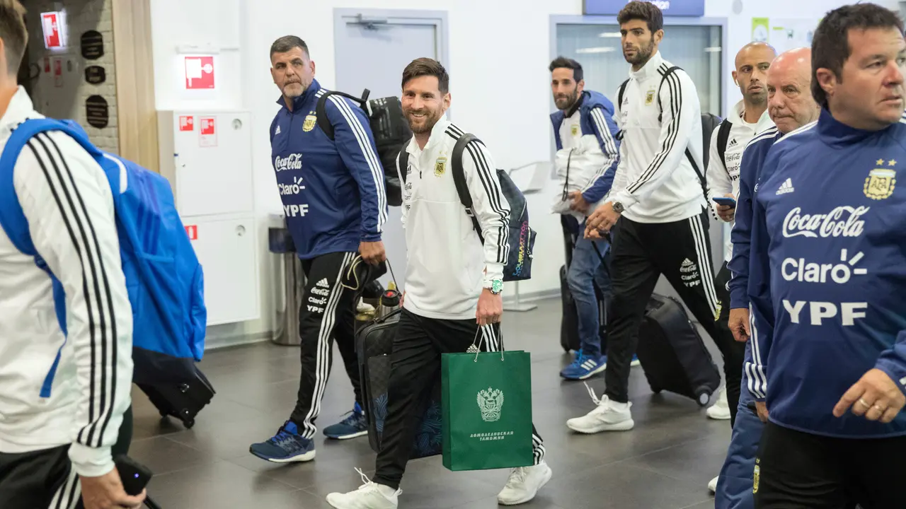 Timnas Argentina Naik Pesawat Jet Pribadi The Rolling Stone