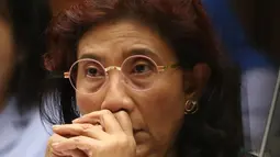 Menteri Susi Pudjiastuti saat raker dengan Komisi IX DPR di Jakarta, (3/3). Pengambilan Keputusan untuk melanjutkan Pembicaraan Tk II RUU tentang Perlindungan dan Pemberdayaan Nelayan, Pembudidaya Ikan dan Petambak garam. (Liputan6.com/JohanTallo)