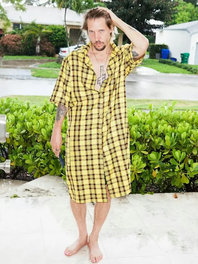 Stylist Post Malone Rilis Koleksi Dress untuk Pria, Begini Penampakannya