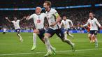 Harry Kane (9) adalah ujung tombak The Three Lions pada Euro 2020. Ia merupakan penyerang yang pintar mencari ruang kosong, sehingga ia ditunjuk sebagai target man oleh Southgate. Sejauh ini Kane telah berhasil mencetak empat gol walau pada awalnya sempat mandul. (Foto: AFP/Pool/Laurence Griffiths)