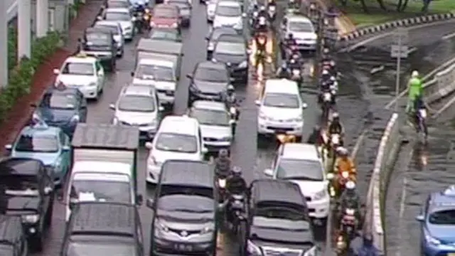 [VIDEO] Urai Kemacetan, Polda Uji Coba Buka-Tutup Pintu Tol Semanggi