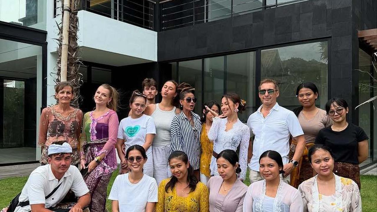 8 Potret Rumah Mewah Baru Jennifer Coppen, Dibangun untuk Kamari - Lakukan Upacara Melaspas Sebelum Dihuni