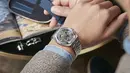 Vacheron Constantin menghadirkan berbagai mahakarya baru pada pameran Watches and Wonders 2026 dengan tema "Explore All Ways Possible" Termasuk Overseas Platinum Ultra-Thin dan Cardinal Points berbahan titanium. / Foto dok: Vacheron Constantin.