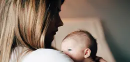 ASI memiliki peran penting dalam mendukung tumbuh kembang bayi. (Foto: Unsplash/Hollie Santos)