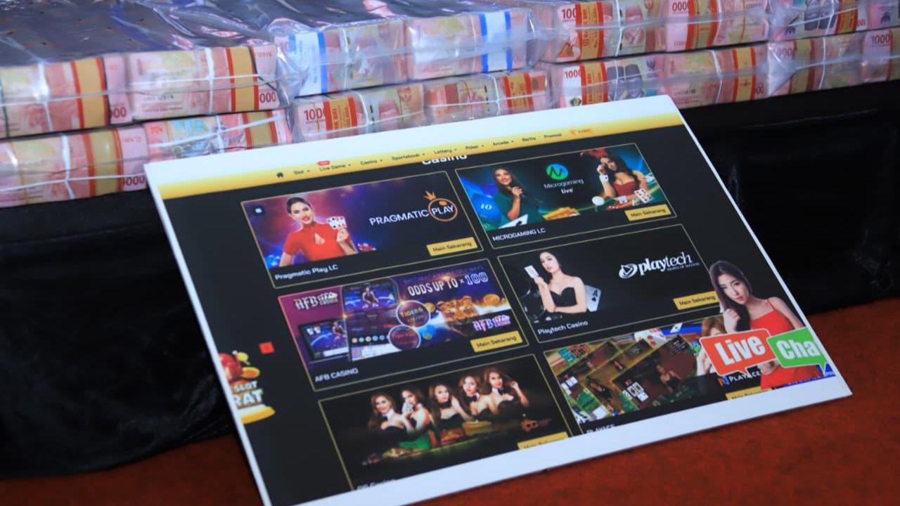 FOTO: Sindikat Judi Online Rp 63,7 Miliar Dibongkar, Tiga Orang Diciduk