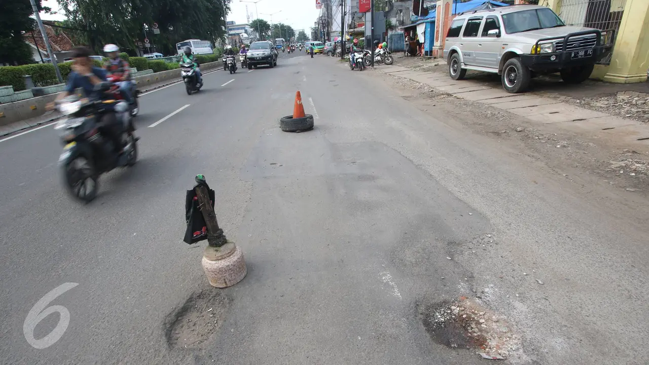 Jalan berlubang pantura
