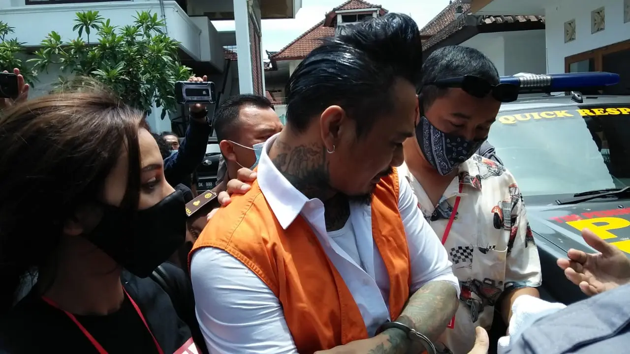 Jerinx Pertanyakan siapa dalang yang ingin penjarakan dirinya