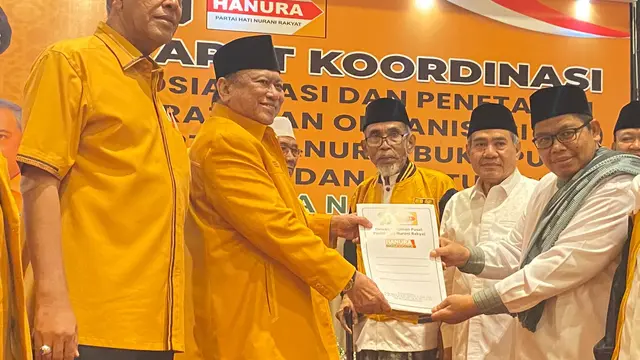 Partai Hati Nurani Rakyat (Hanura) mendapat energi baru untuk menghadapi Pemilihan Umum atau Pemilu 2024. Sebab, ratusan Kiai Nahdlatul Ulama (NU) dari seluruh Indonesia resmi menyatakan diri bergabung dan siap berjuang bersama Partai Hanura.