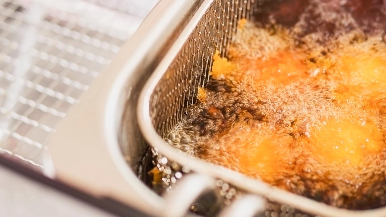 Trik Ampuh Menjernihkan Minyak Goreng Setelah Menggoreng Keripik