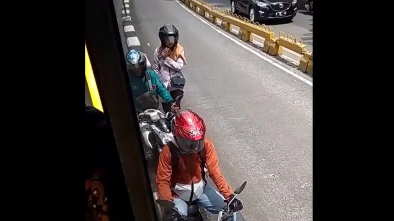 Motor masuk busway