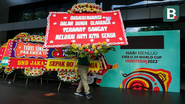 Foto: Karangan Bunga Banjiri Kantor PSSI setelah FIFA Coret Indonesia Sebagai Tuan Rumah Piala Dunia U-20 2023