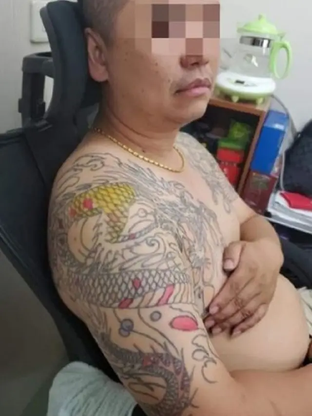 Viral, Seorang Ayah Menjadi Kanvas Gambar Anaknya Saat Jalani WFH