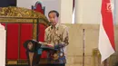 Presiden Joko Widodo memberikan sambutan pada acara penyerahan dokumen Stranas Pencegahan Korupsi di Istana Negara, Jakarta, Rabu (13/3). Dokumen berisi panduan pencegahan tindak pidana korupsi. (Liputan6.com/Angga Yuniar)