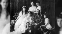 Keluarga Tsar Nicholas II pada 1914. (Sumber Library of Congress)