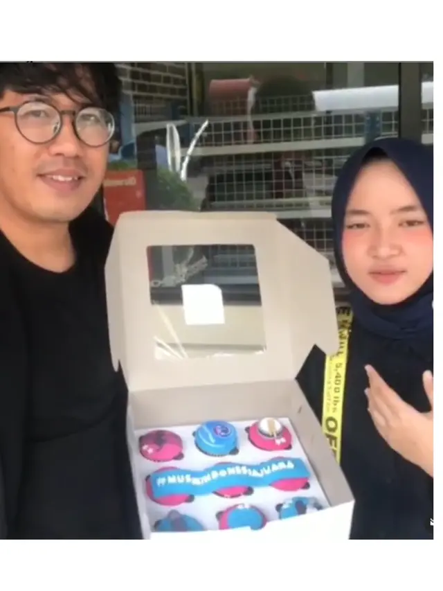 Nissa Sabyan Dituding Jadi Selingkuhan Keyboardis Band Sendiri, Ini 6 Potret Kebersamaannya
