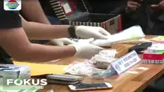 Meski tidak ditemukan barang bukti sabu, polisi mengamankan bukti lain berupa korek api, bong, dan juga pipet bekas pakai.