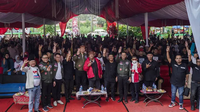 Tim Pemenangan Nasional (TPN) Ganjar Pranowo-Mahfud Md bersama Tim Pemenangan Daerah (TPD) Banten melakukan kampanye di Bayah, Banten pada Jumat (19/1/2024) yang turut dihadiri Ketua TPD Ganjar-Mahfud Banten Rano Karno.