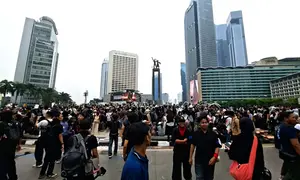Sejumlah massa aksi demo yang terdiri dari elemen mahasiswa sampai masyarakat sipil, berada di kawasan Bundaran Hotel Indonesia (HI), Jakarta, Rabu (28/10/2026). (Foto: Liputan6.com/Rifqy Alief).