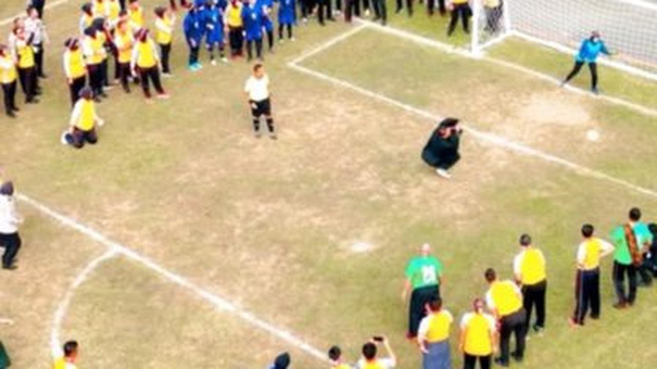 Ikut Serta Main Bola