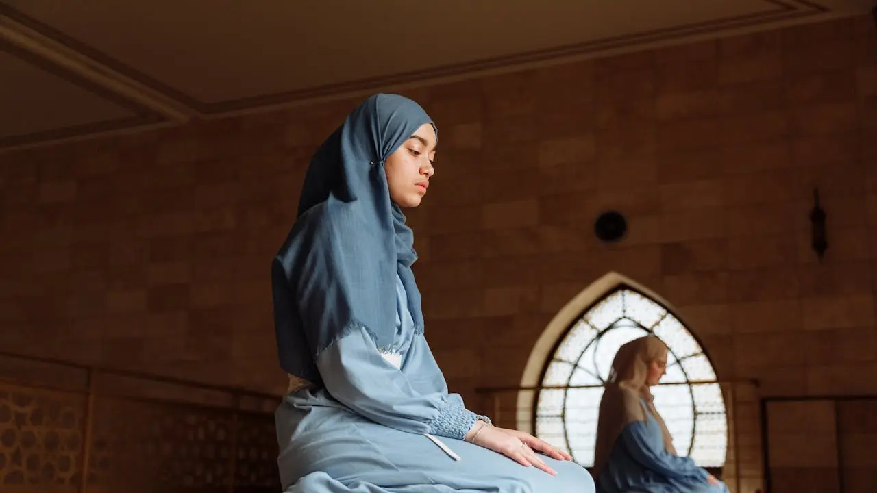 Muslimah sholat (Pexels)