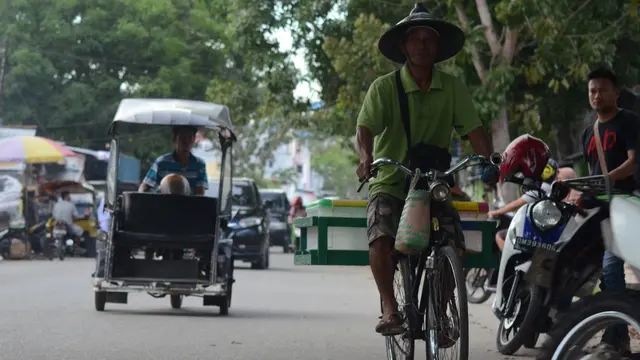 Kisah Penjual Takjil di Gorontalo, Puluhan Tahun Mengais Rezeki dengan Sepeda Ontel
