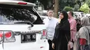Istri Ustaz Alhabsyi, Putri Aisah Aminah tiba di Ditreskrimum Polda Metro Jaya, (31/5). Putri yang didampingi keluarga dan pengacara akan diperiksa atas tuduhan perampasan disertai kekerasan terhadap asisten rumah tangganya (Liputan6.com/Herman Zakharia)