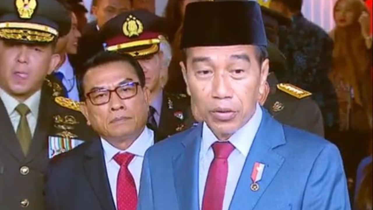 Menurut Jokowi, pemberian pangkat Jenderal Kehormatan ini telah melalui verifikasi dari Dewan gelar, Tanda Jasa, dan Tanda Kehormatan.