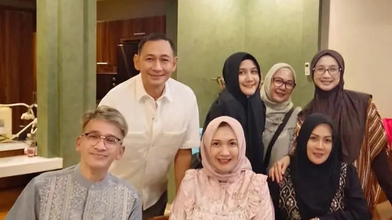 6 Potret Desy Ratnasari Halalbihalal Bareng Artis Lawas, Ruben Onsu Ikut Hadir
