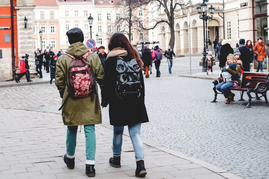 Akhirnya aku kembali bertemu dengan teman kecil yang jadi cinta pertamaku. (Foto: pexels)