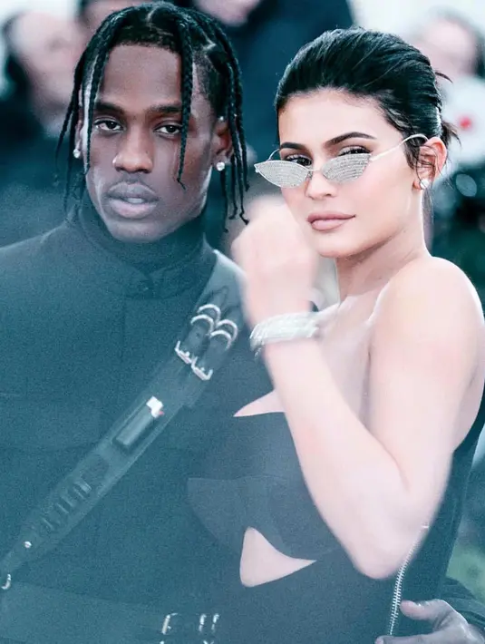 "Kylie tak pernah merasa Travis menggoda wanita lain. Bahkan ia tak pernah memuji wanita lain. Perhatiannya hanya tertuju pada Kylie," lanjut sumber. (instagram/kyliejenner)