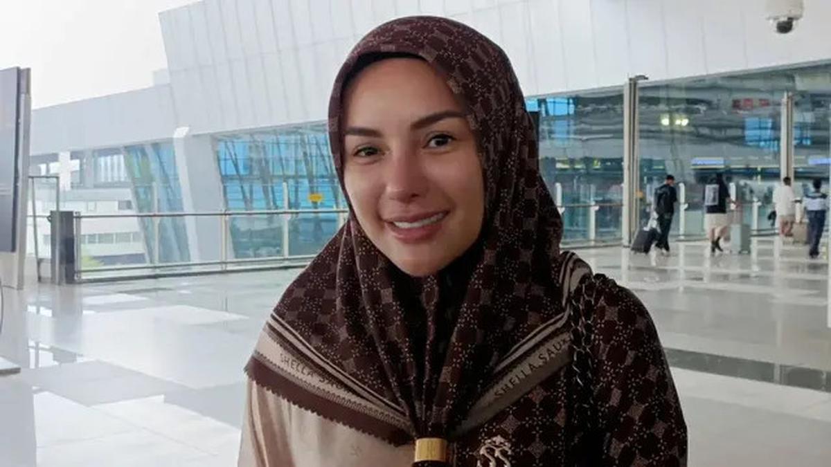 Nikita Mirzani Berangkat Umrah, Begini Reaksinya Saat Disinggung Akan Berhijab Lagi